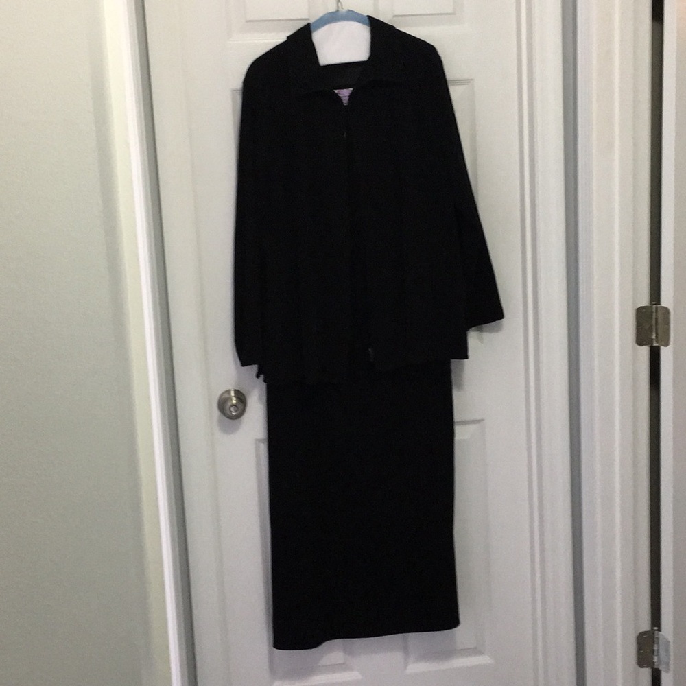 Black Jumper, 2 pockets, matching long sleeved jacket ,button front opening.